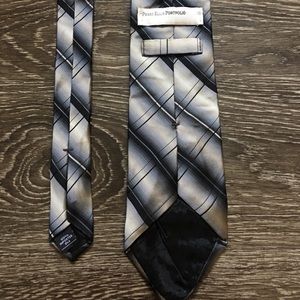Men’s Perry Ellis tie